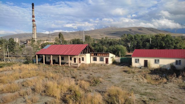 Продается коммерческая недвижимость (промышленная зона) в городе Каракол площадью 162 сотых.